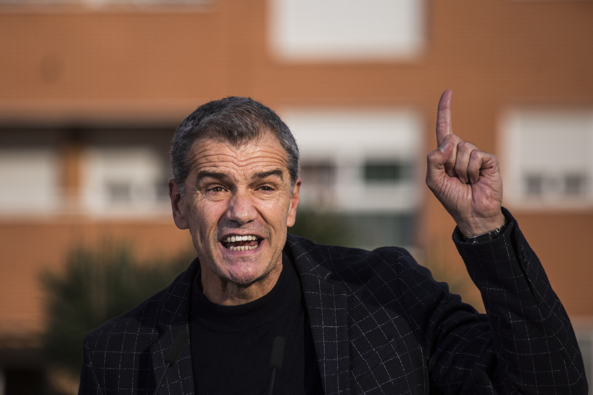 L'exportaveu de Ciutadans a les Corts Valencianes, Toni Cantó, visita una carpa de el Partit Popular a Sant Sebastià dels Reis, 14 d'abril de 2021.
