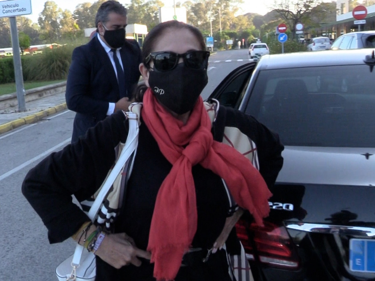 Isabel Pantoja ha viatjat aquest matí a Madrid per començar l'enregistrament del seu nou programa