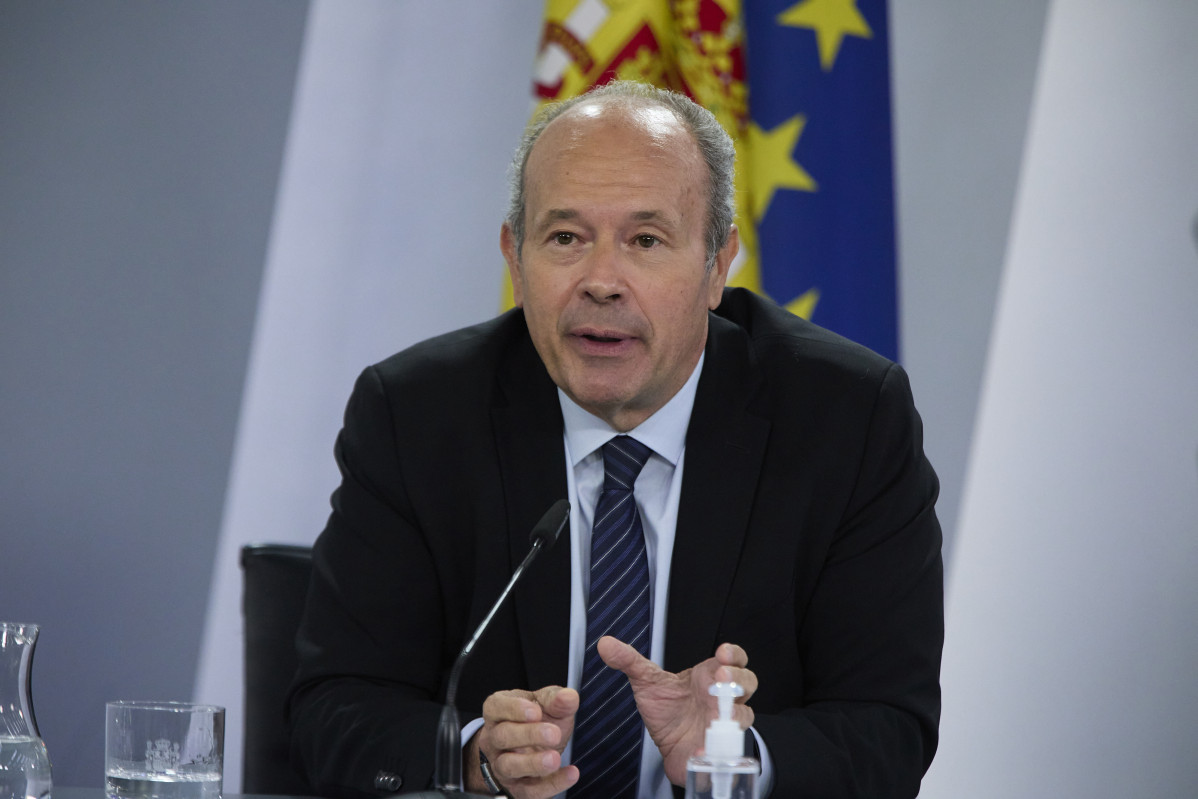 El ministre de Justícia, Juan Carlos Campo, intervé en una roda de premsa, a 20 d'abril de 2021, al Palau de la Moncloa, Madrid, (Espanya). Durant la roda de premsa han informat sobre les mesures aprovades en la reunió de Consell de Ministre