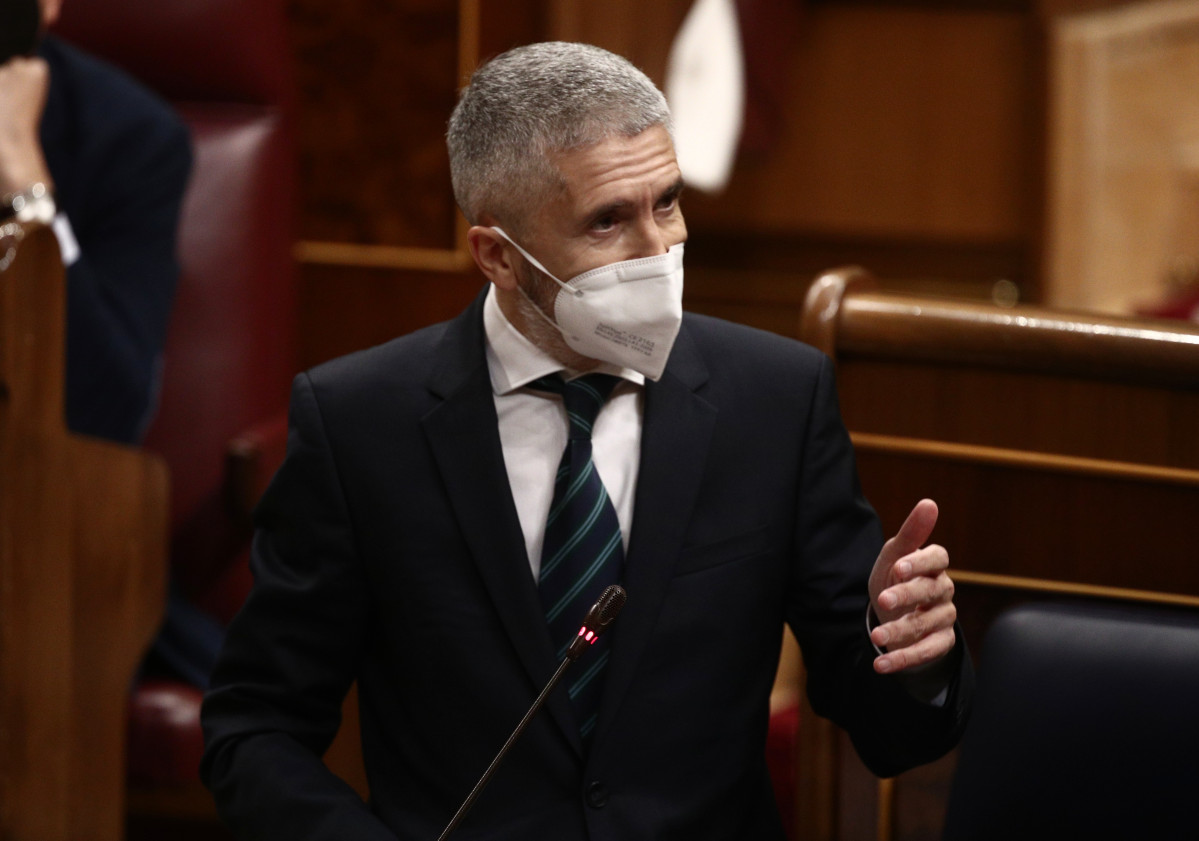 Arxiu - El ministre de l'Interior, Fernando Grande-Marlaska, intervé durant una sessió de control a Govern al Congrés