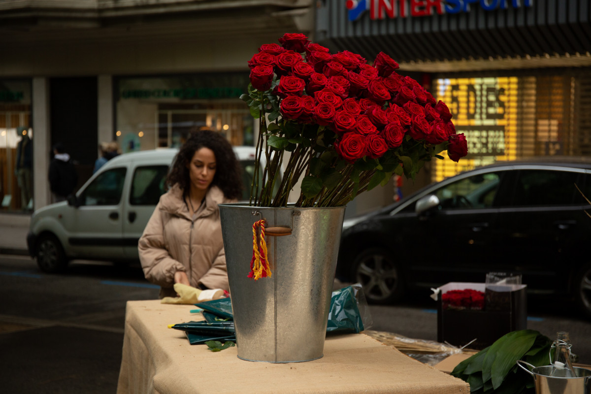 Arxiu - Roses en el dia de Sant Jordi a Barcelona
