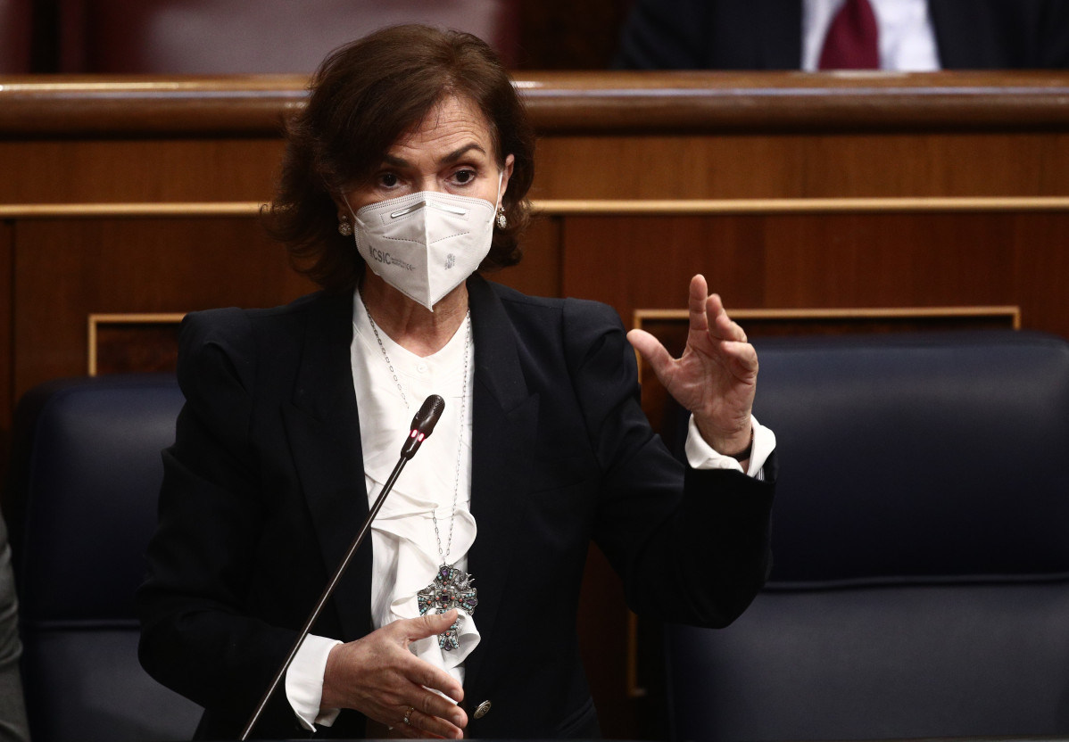La vicepresidenta primera i ministra de la Presidència, Relacions amb les Corts i Memòria Democràtica, Carmen Calvo, interve durant una Sessió de control a Govern, a 14 d'abril de 2021, a l'Congr