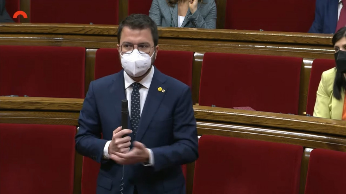 El vicepresident de la Generalitat en funcions, Pere Aragonès, en la taula de control al ple de Parlament.