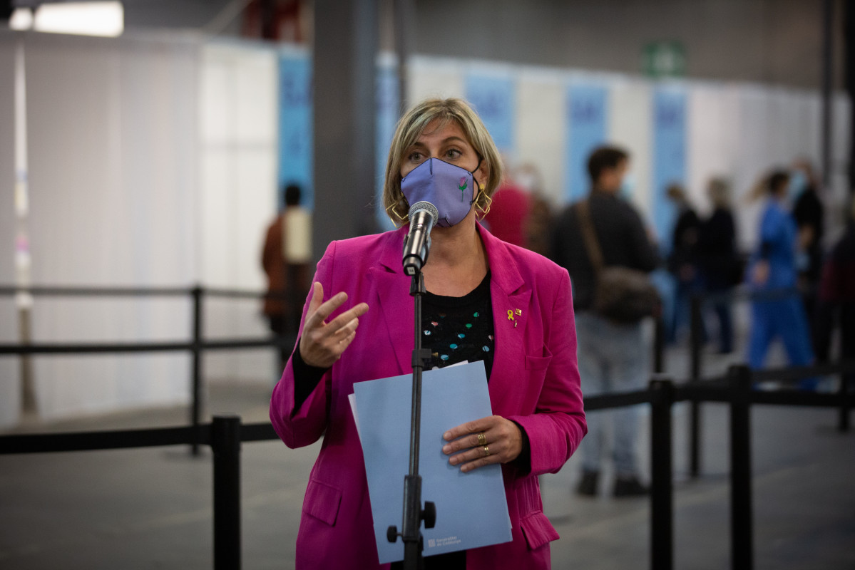 La consellera de Salut de la Generalitat, Alba Vergés ofereix declaracions als mitjans després de visitar el circuit de vacunació de Fira de Barcelona, a 26 d'abril de 2021, a Barcelona, Catalunya