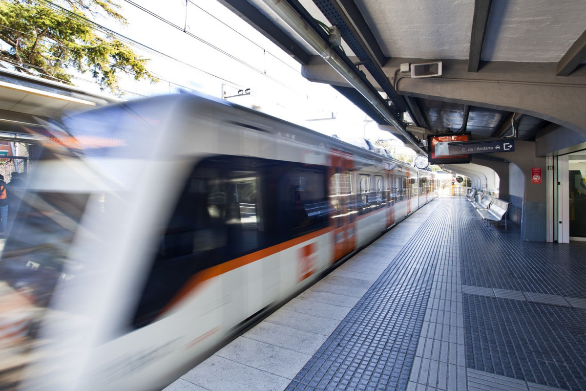 Arxiu - Arxiu - Un tren a l'estació d'FGC de Sant Cugat.
