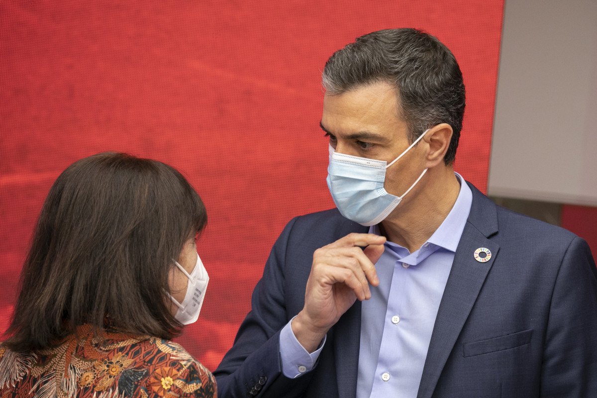 La presidenta de l'PSOE, Cristina Narbona i el president de Govern, Pedro Sánchez durant la Comissió Executiva Federal d'PSOE, a 6 de maig de 2021, a Madrid (Espanya). La Comissió Executiva Federal d'PSOE, que s'ha reunit avui per abordar la der