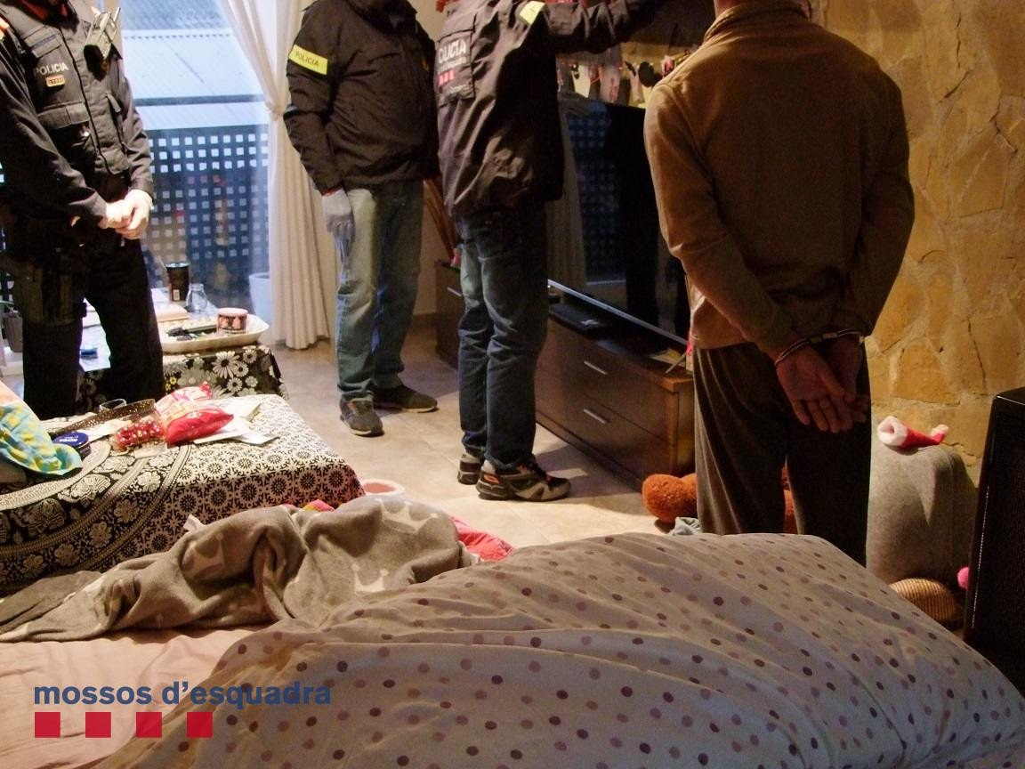 Algunos de los arrestados por los Mossos d'Esquadra como presuntos autores de un homicidio en Flix.
