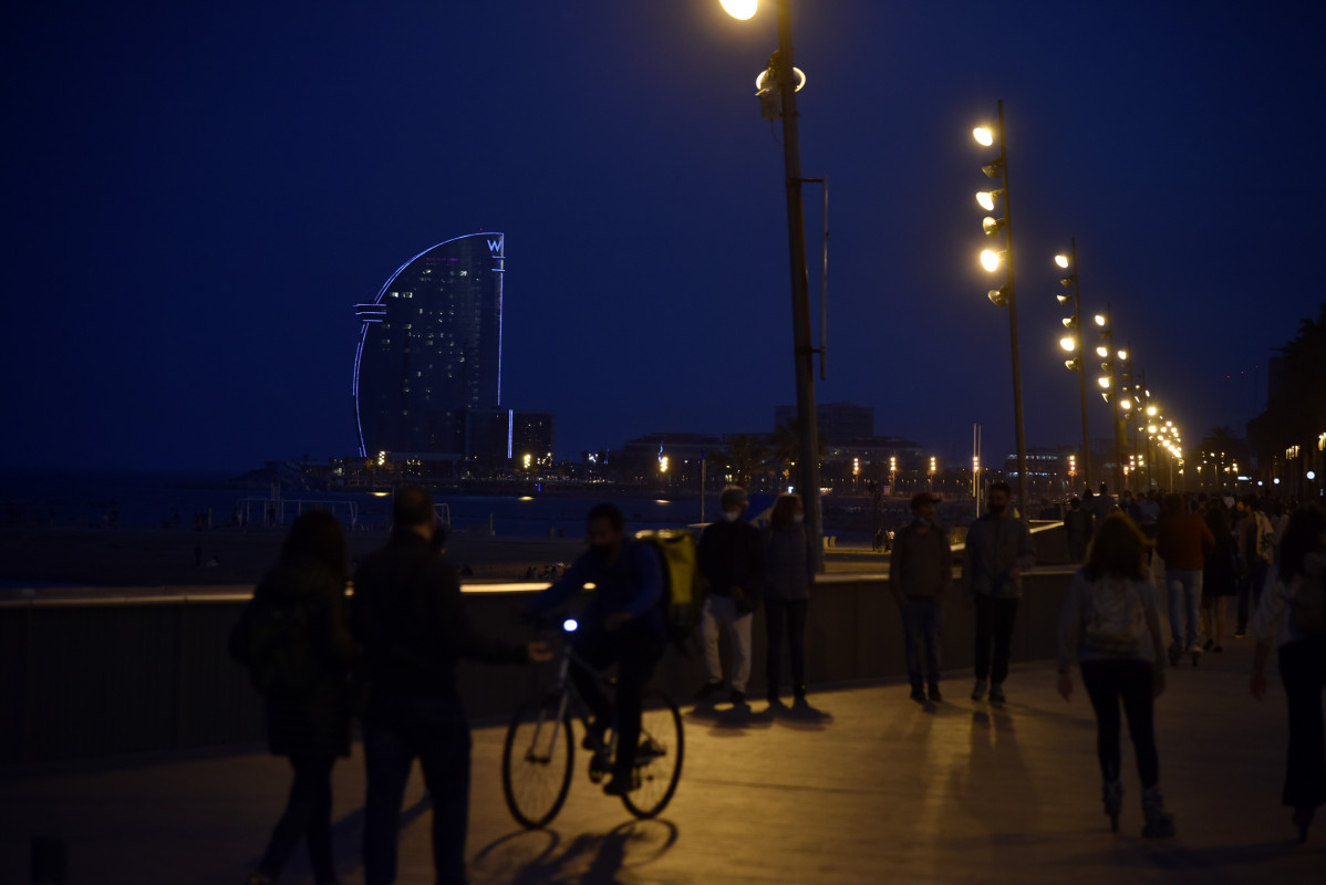 El Paseo de la Barceloneta de la ciudad de Barcelona, durante las últimas horas con el estado de alarma en vigor, a 8 de mayo de 2021, en Barcelona