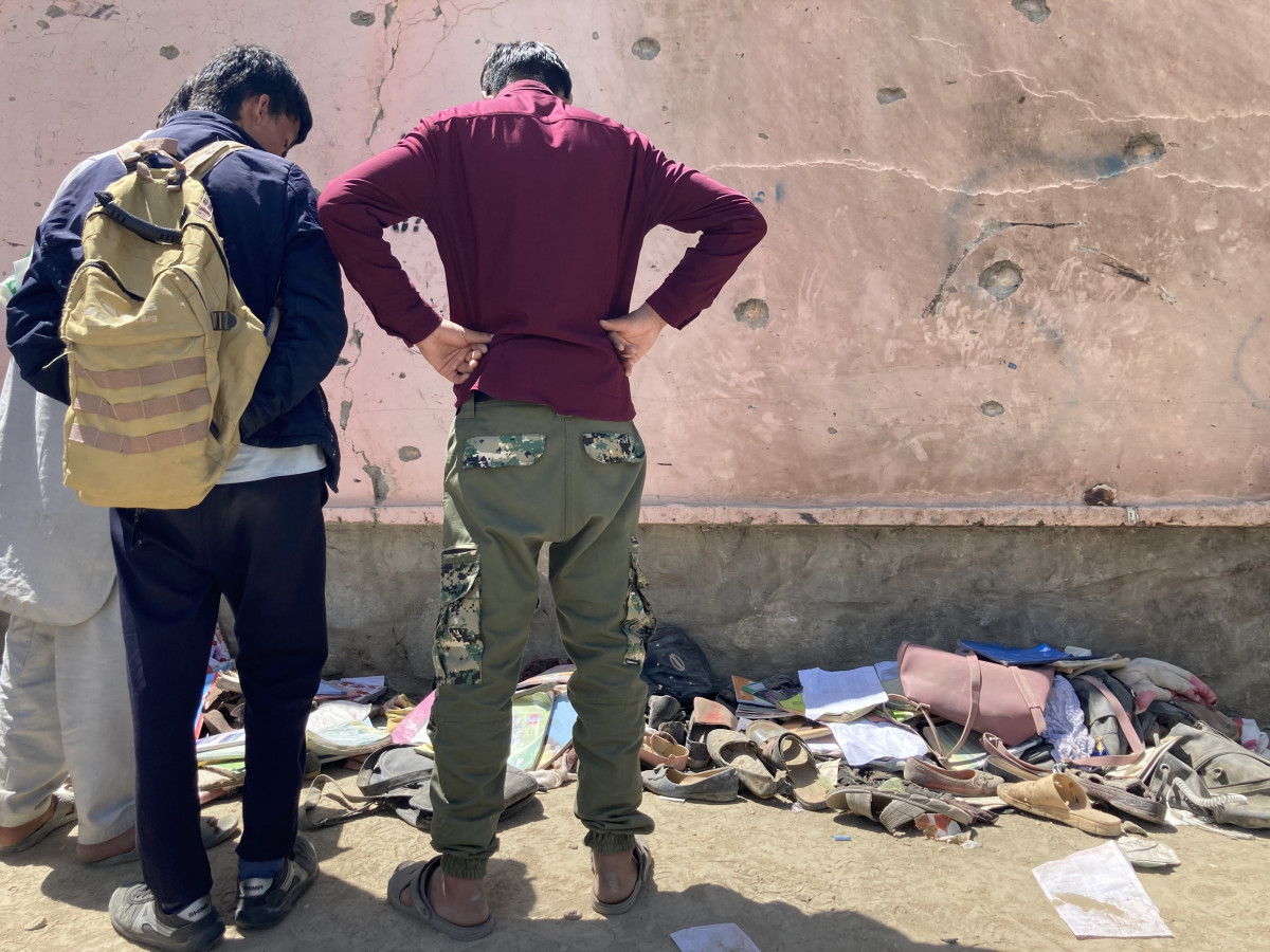 EuropaPress 3697550 09 may 2021 afghanistan kabul people Inspect the scene where car bomb and