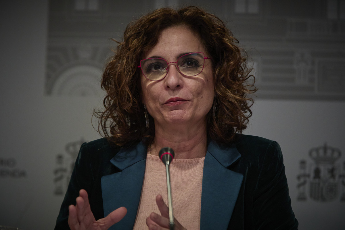 La ministra d'Hisenda i portaveu de Govern, María Jesús Montero, presenta els components sobre fiscalitat, lluita contra el frau fiscal i eficàcia de la despesa pública inclosos en el Pla d'Recupeación aquest dilluns.