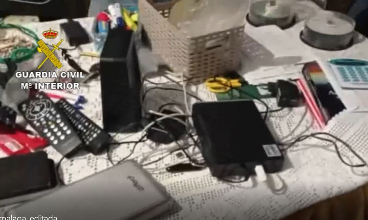 Material intervingut per agents de la Guàrdia Civil a un home de 47 anys amb nombrosos arxius amb contingut de pornografia infantil