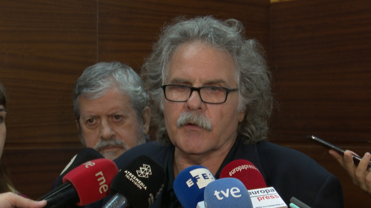 L'exportaveu d'ERC Joan Tardà aten als Mitjans en una imatge d'arxiu.