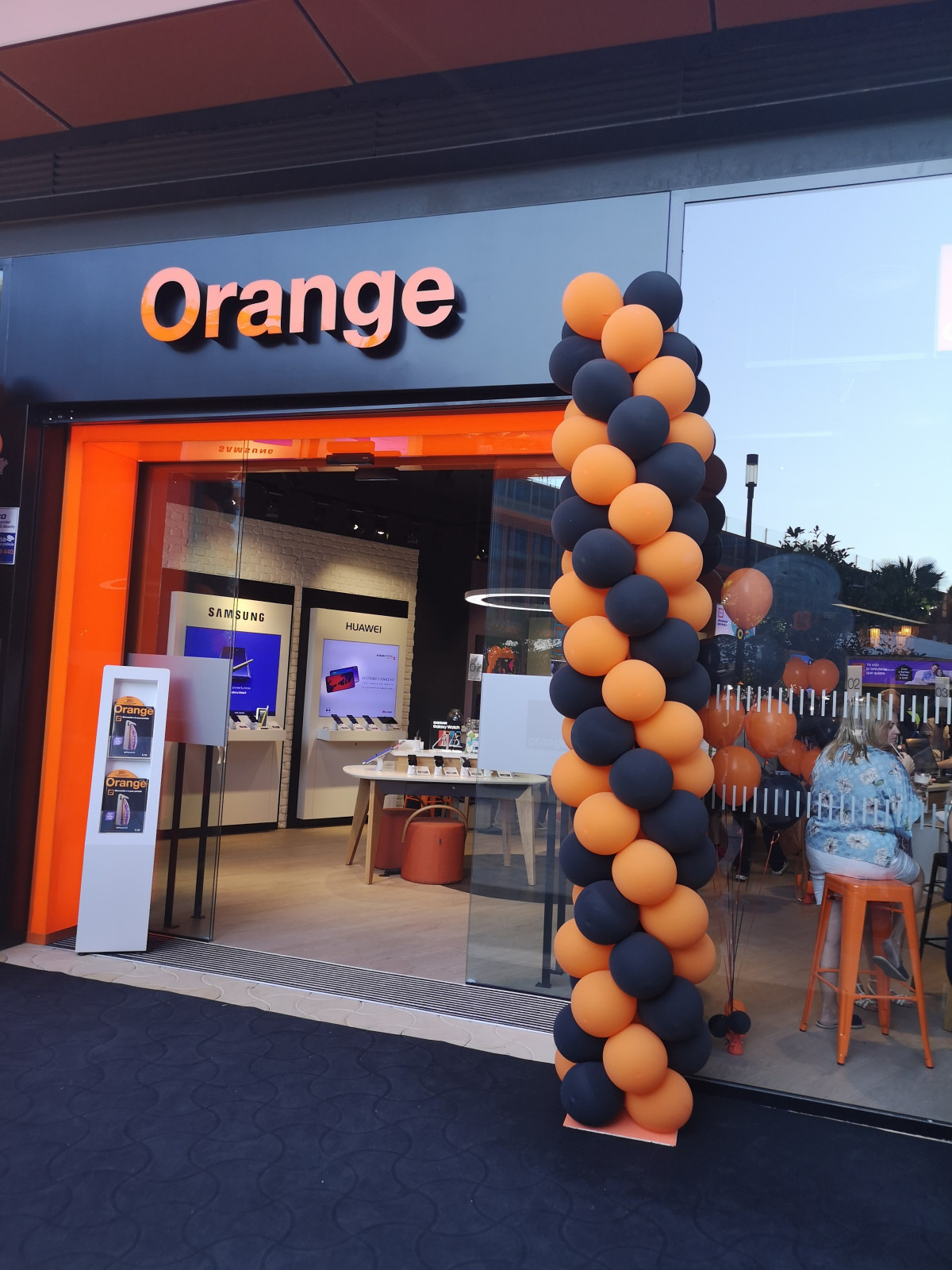 Arxiu - Nova botiga d'Orange a CC Torre Sevilla.