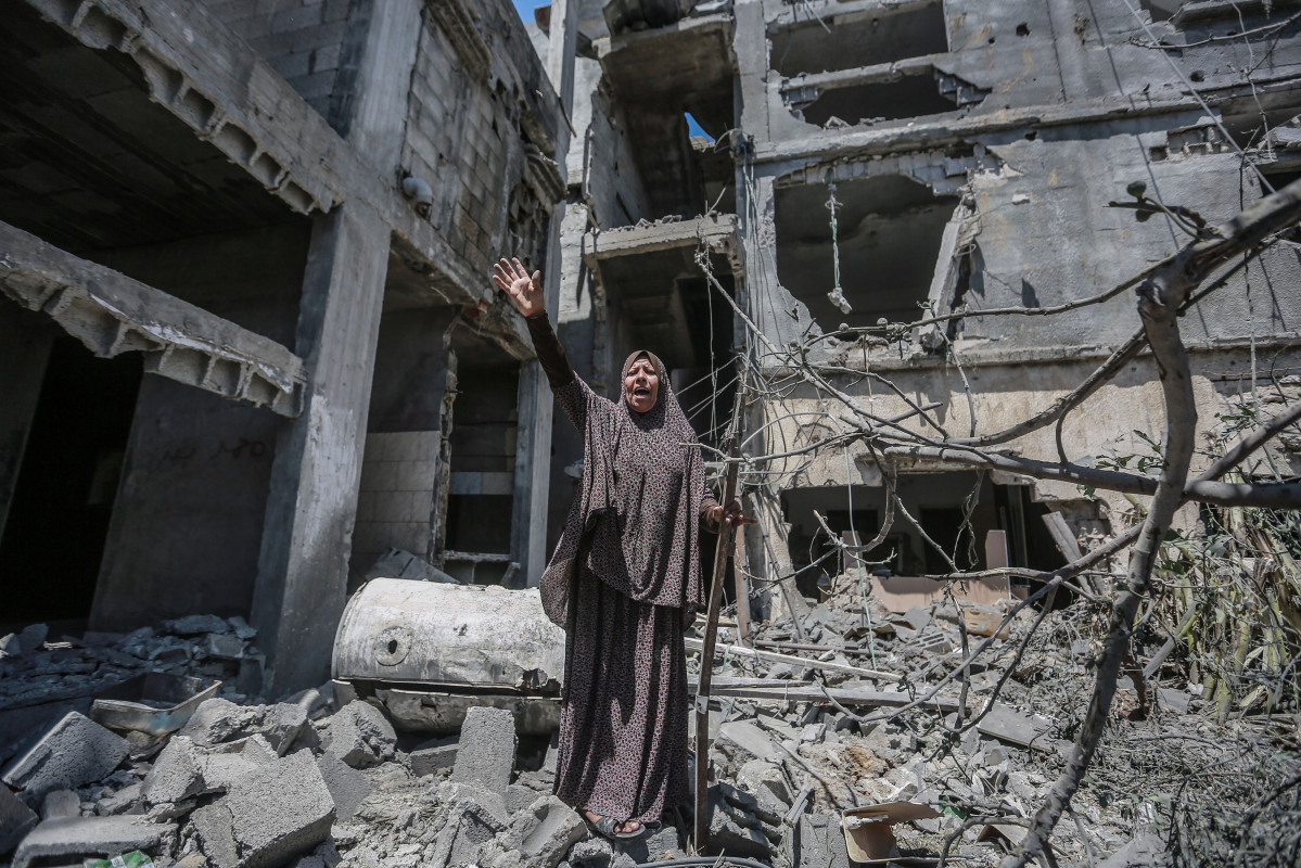 EuropaPress 3709814 14 may 2021 Palestinian territories Beit Hanun Palestinian woman inspects