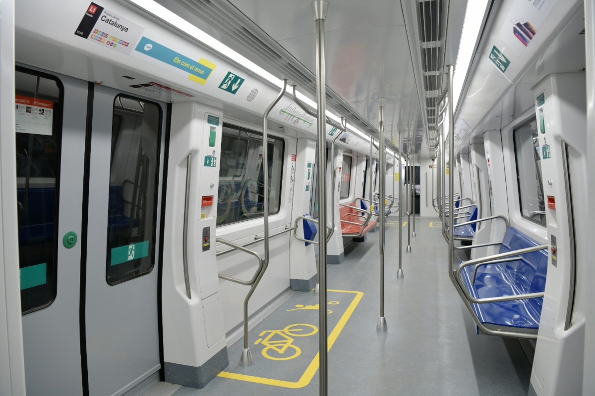 Arxiu - Interior d'1 comboi de TMB.