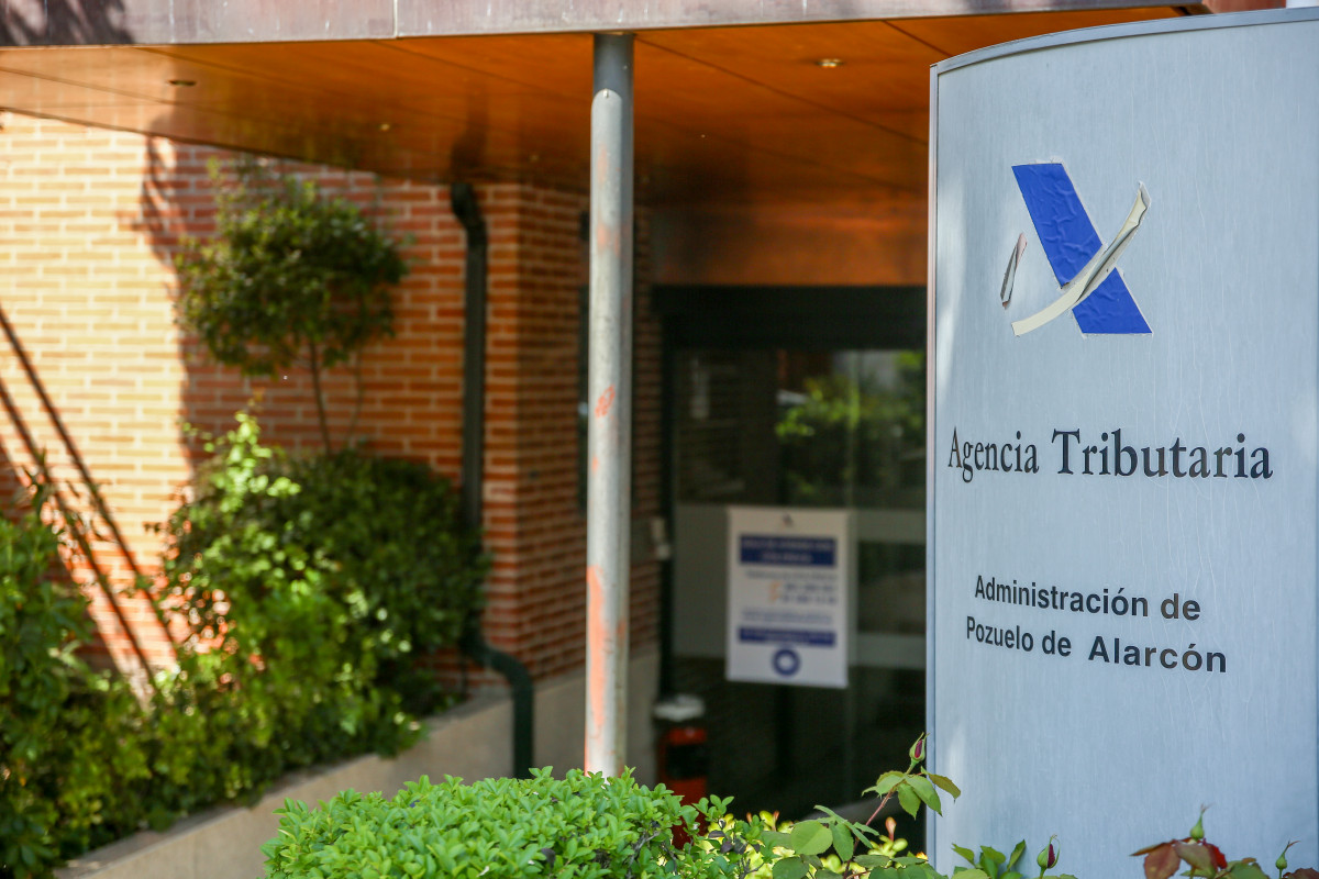 Exterior d'una oficina de l'Agència Tributària a Pozuelo de Alarcón (Madrid).