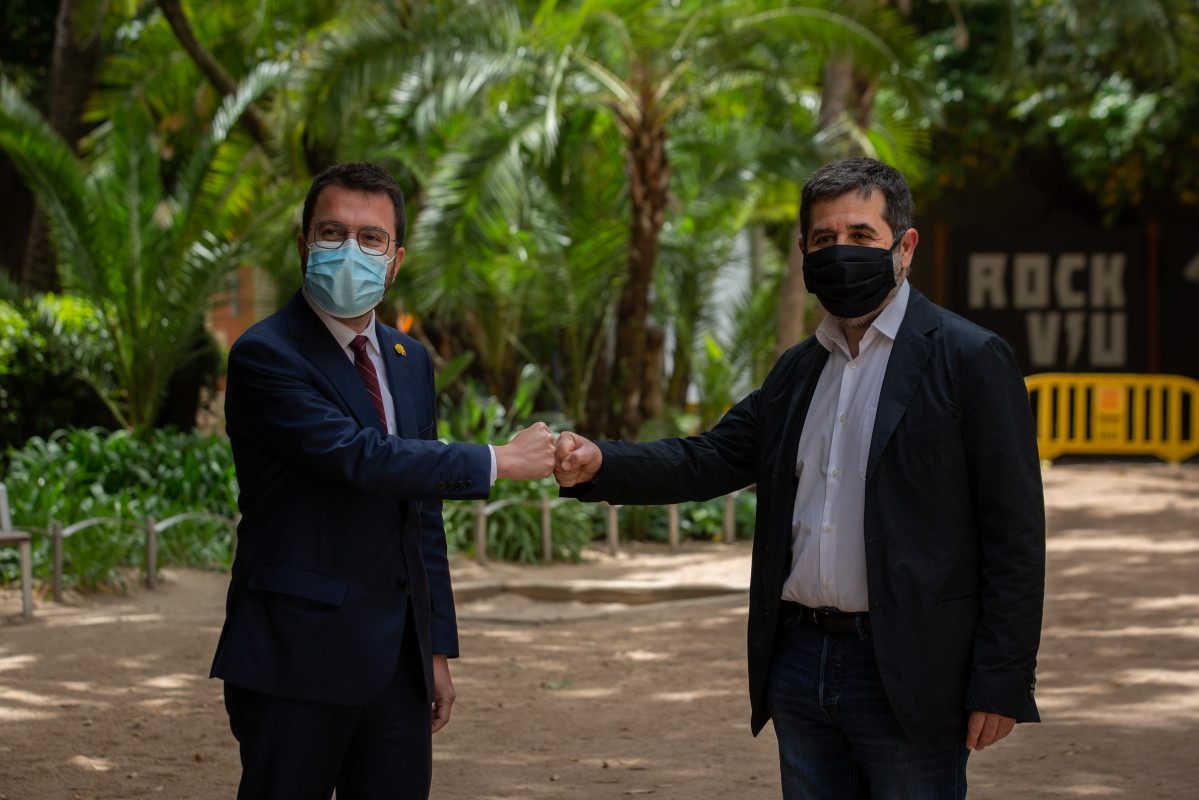 El president de la Generalitat en funcions, Pere Aragonès (i) i el secretari general de Junts, Jordi Sànchez (d), en una imatge d'arxiu.