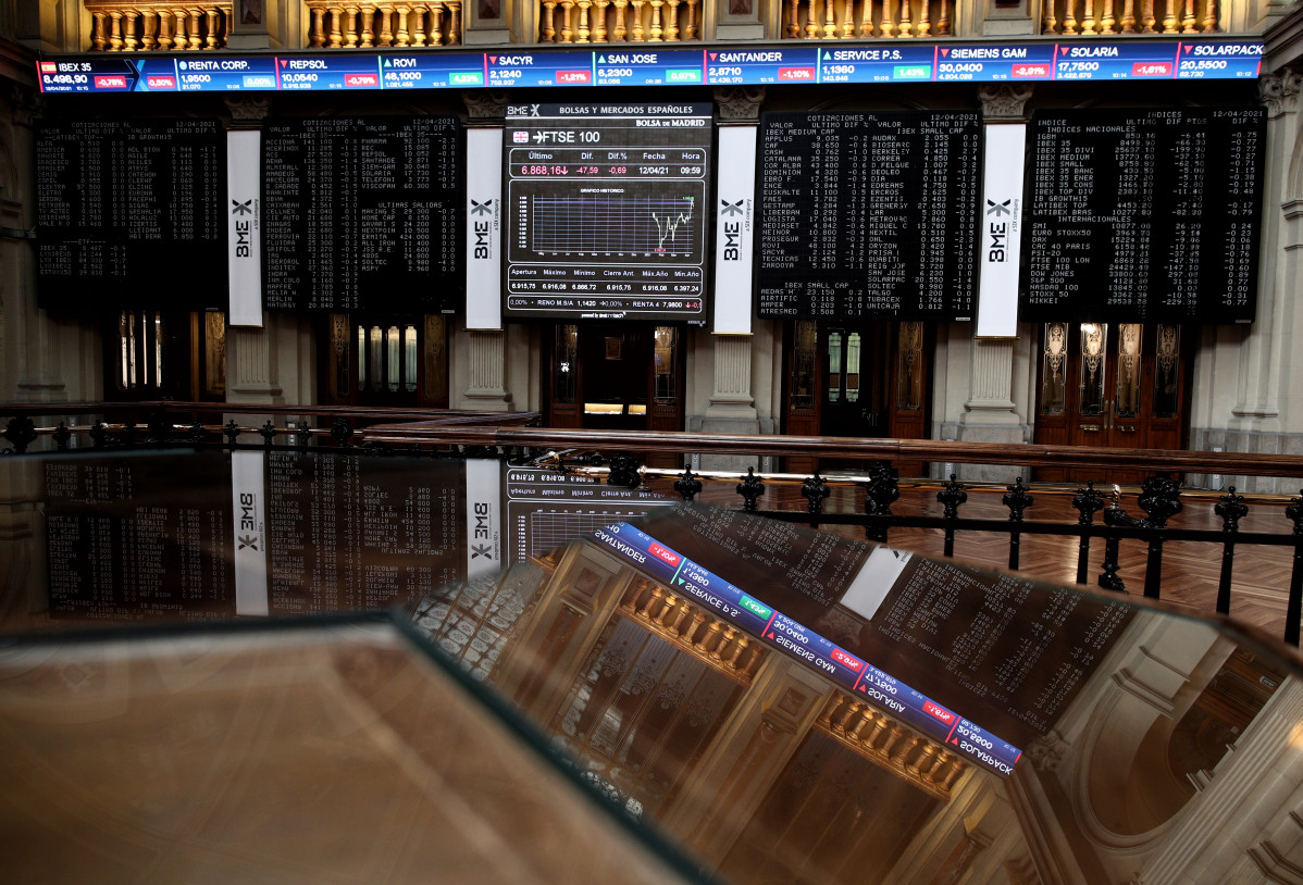 Arxiu - Interior de l'edifici de la Borsa, a 12 d'abril de 2021, a Madrid (Espanya).