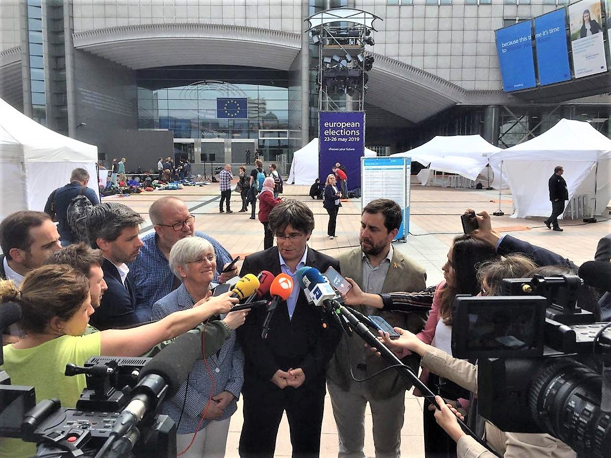 Arxiu - Arxiu - Clara Ponsatí, Carles Puigdemont i Toni Comín Davant d'Parlament Europeu.
