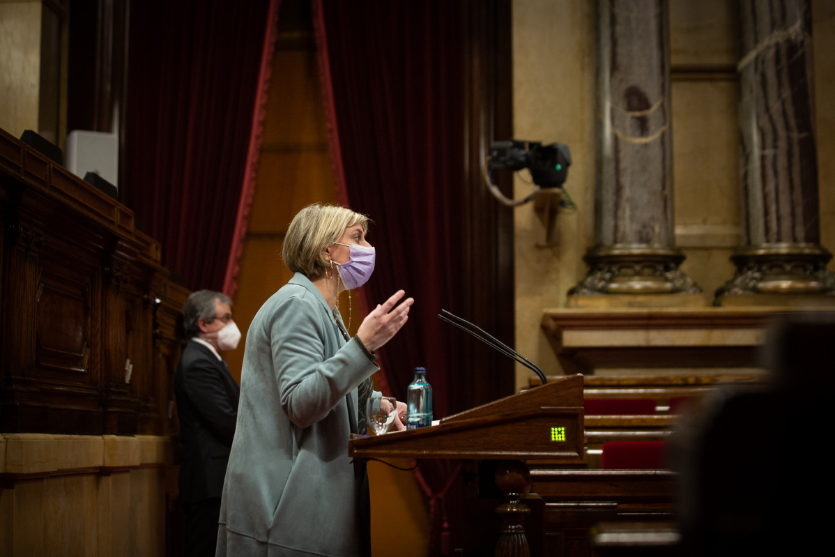 Archivo - La consellera de Salud de la Generalitat, Alba Vergés interviene en la Diputación Permanente del Parlament. ARCHIVO