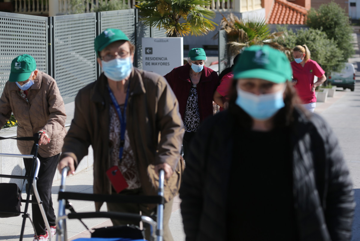 Diversos ancians de residències. arxiu