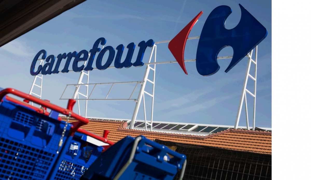 Arxiu - Façana d'un centre de Carrefour