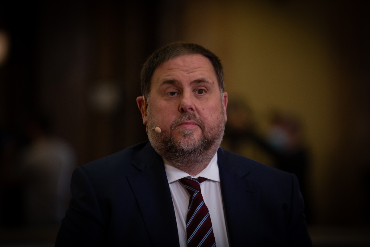 El líder d'ERC, Oriol Junqueras, durant una entrevista en directe per TV3, abans de celebrar-se la investidura de Pere Aragonès. ARXIU.