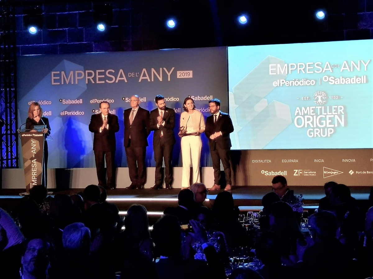 Javier Moll (Prensa Ibérica) Josep Oliu (Banc Sabadell) Roger Torrent (pte.Del Parlament) ministra Reis Maroto, Pere Aragonès (vicepte.De la Generalitat) a la gala 'Empresa de l'Any' d'El Periódico de Catalunya