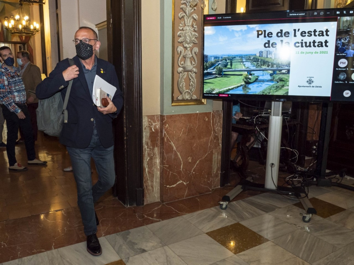 Miquel Pueyo entrando al pleno del estado la ciudad.