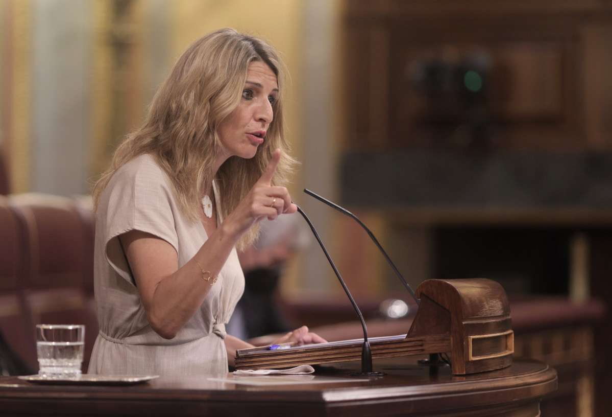 La vicepresidenta tercera de Govern i ministra de Treball i Economia Social, Yolanda Díaz, intervé en una sessió plenària celebrada al Congrés dels Diputats, a 10 de juny de 2021, a Madrid, (Espanya). El ple d'avui aborda entre altres qüestionaris de