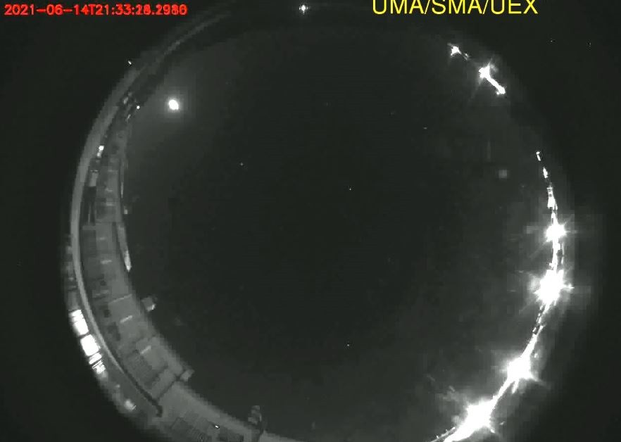 Arxiu - Una lenta bola de foc sobrevola la província aquesta matinada