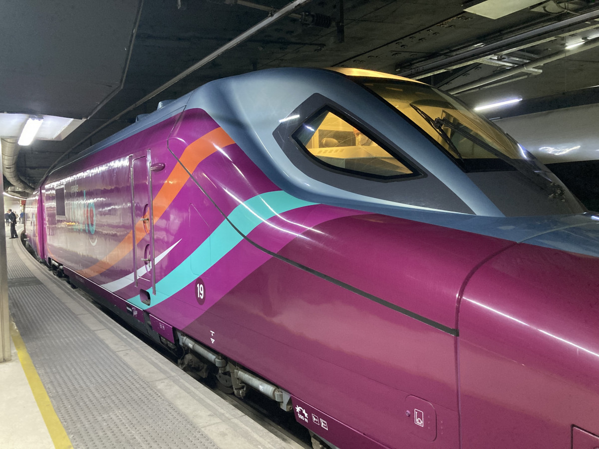 Arxiu - Tren AVLO a l'estació de Sants de Barcelona durant els seus viatges de proves abans de la posada en funcionament de l'servei.