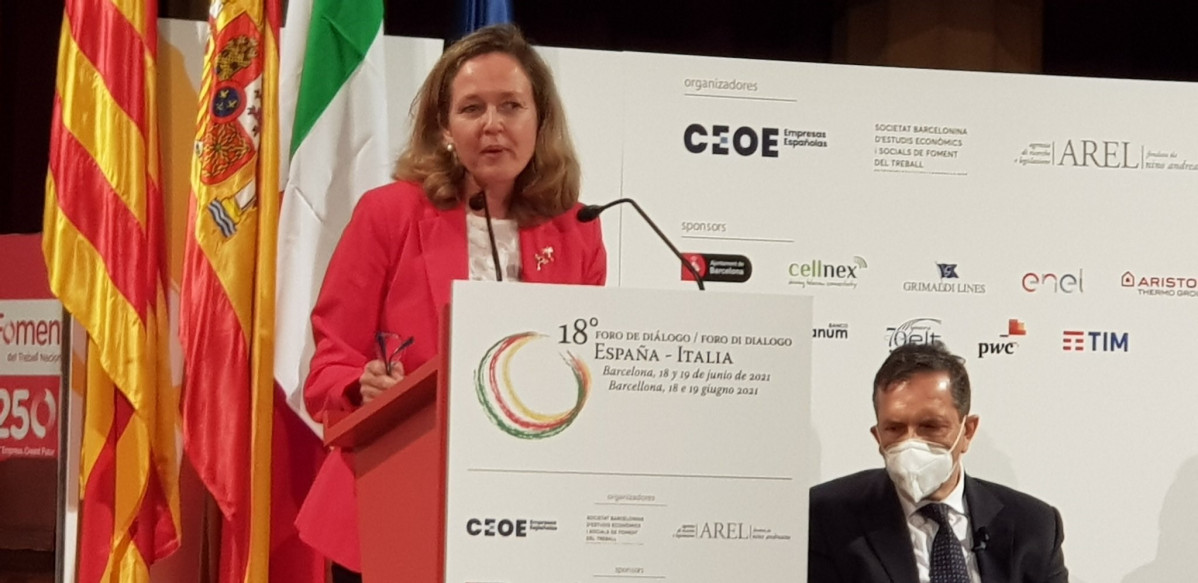 La vicepresidenta segona i ministra d'Afers Econòmics i Transformació Digital, Nadia Calviño, aquest divendres al Fòrum de Diàleg Espanya-Itàlia a la seu de Foment de l'Treball a Barcelona