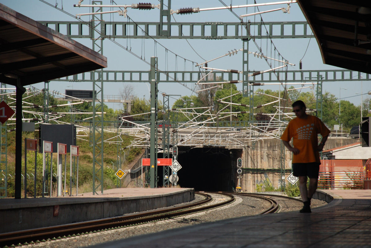 Arxiu - Recurs de l'estació de tren de Rodalies / Rodalies de Catalunya de Rubí. El servei el presta Renfe i l'estació és propietat d'Adif.