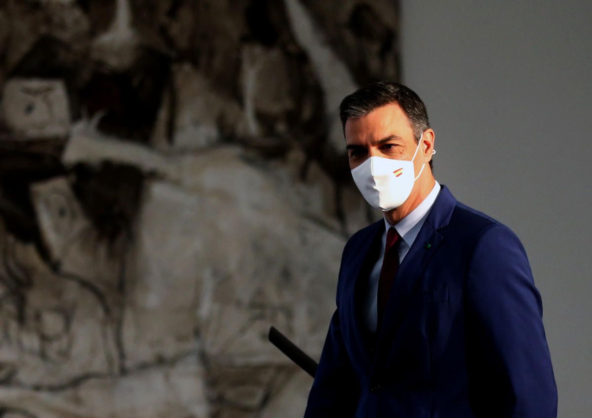 El president de Govern, Pedro Sánchez, a l'arribar a un acte d'homenatge a la comunitat educativa, a La Moncloa, 19 de juny de 2021, a Madrid (Espanya). L'homenatge és per a tota la comunitat educativa, professors, famílies i alumnes, que han cont