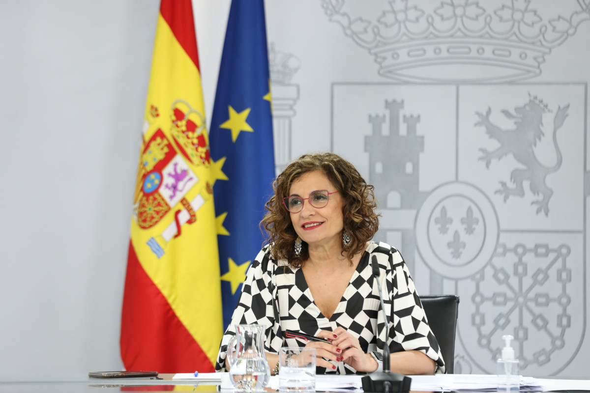 La ministra Portaveu, María Jesús Montero, compareix en una roda de premsa després de dir a la celebració d'el Consell de Ministres en el qual S'HAN APROVAT a els indults ALS presos independentistes a la presó, el 22 de juny de al 2021, a Madrid (Espanya) .