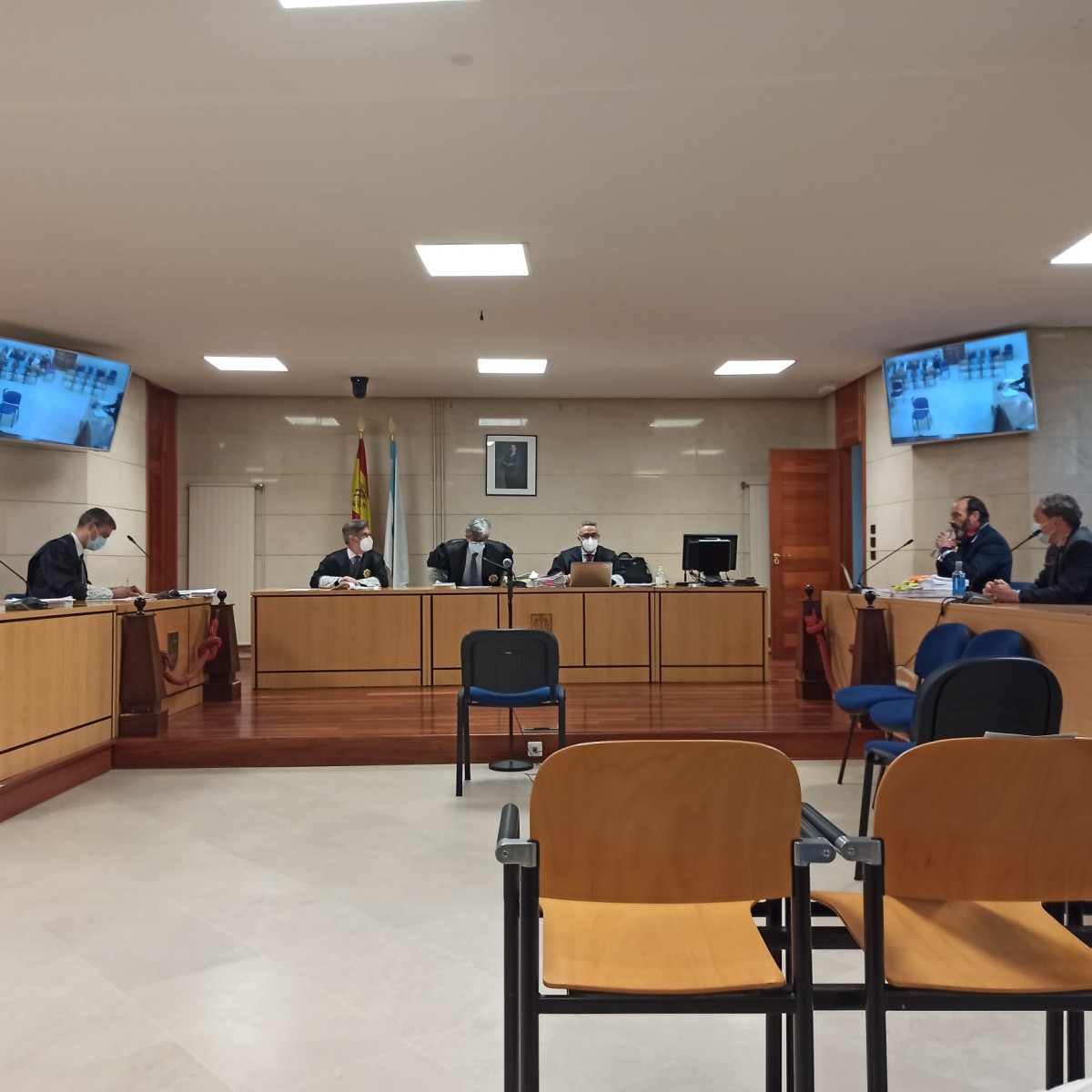 La Secció Sisena de l'Audiència Provincial de La Corunya acull un judici contra un notari acusat de falsedat en document públic