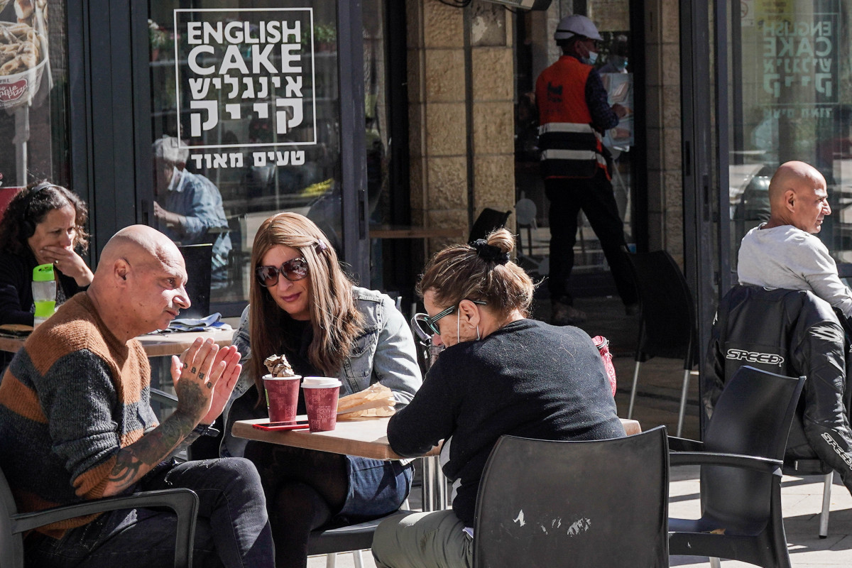 EuropaPress 3595073 07 march 2021 israel jerusalem people sit at reopened cafe israelià