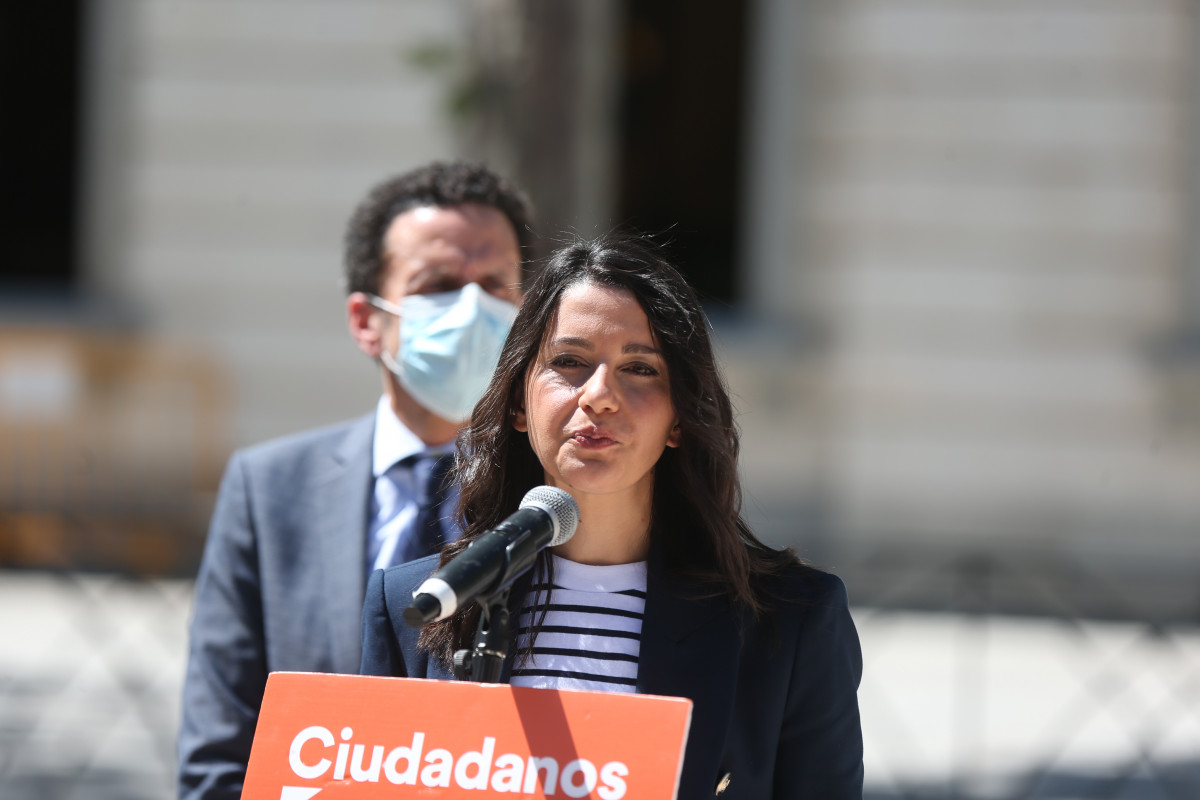 La presidenta de Ciutadans, Inés Arrimadas García, al costat de l'vicesecretari general de el partit i portaveu adjunt al Congrés, Edmundo Bal.