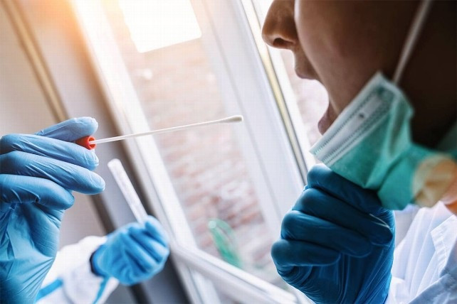 Arxiu - Realització d'una prova PCR per a la detecció de la covid-19