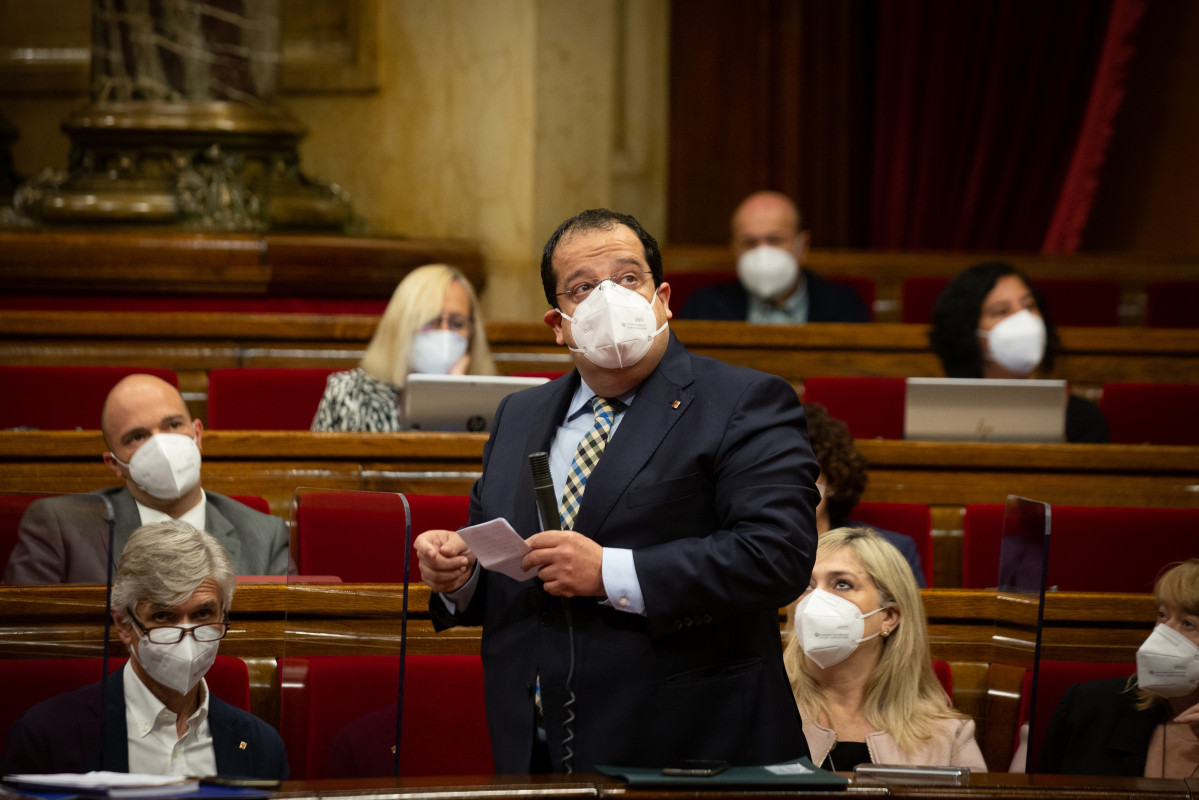 Archivo - El conseller de Interior de la Generalitat, Joan Ignasi Elena, en el pleno del Parlament del 2 de junio de 2021. Foto de archivo