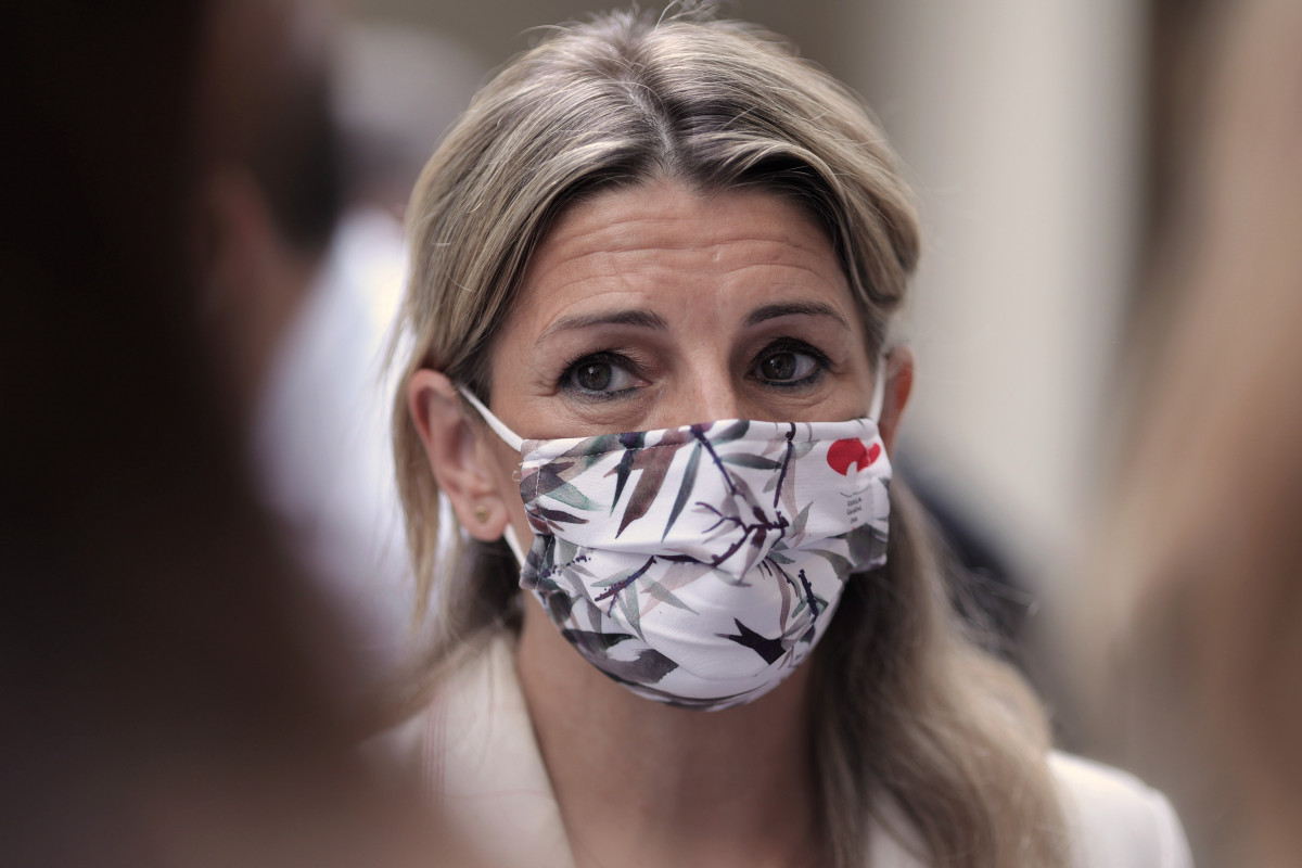 La vicepresidenta tercera de Govern i ministra de Treball i Economia Social, Yolanda Díaz, a l'arribar a la comissió de Treball, Inclusió, Seguretat Social i Migracions, a 28 de juny de 2021, al Senat, Madrid, (Espanya).