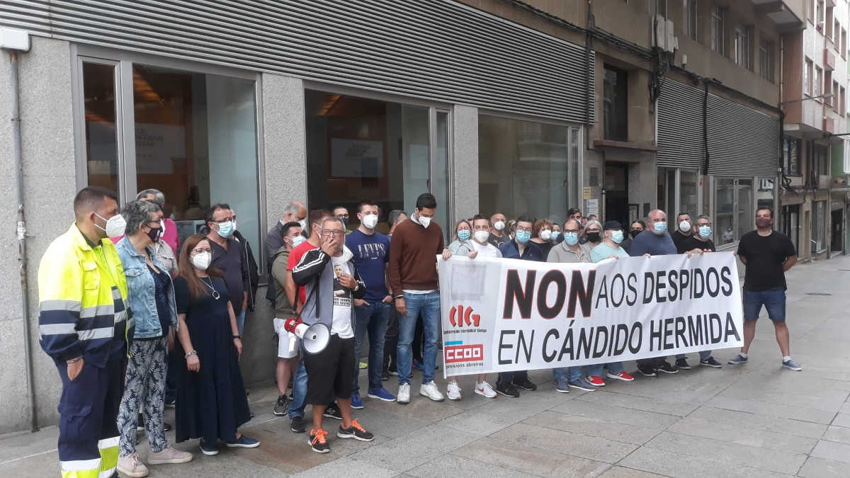 Protesta per acomiadaments en el grup Cándido Hermida