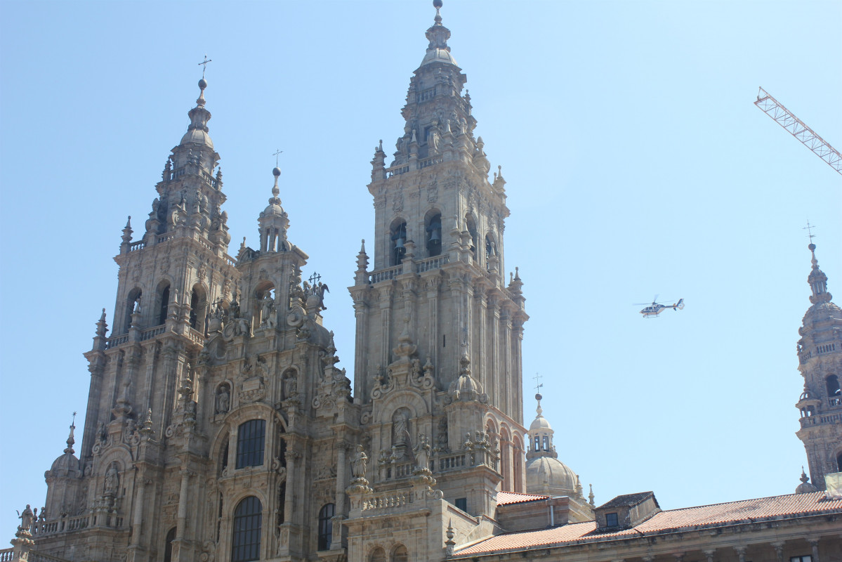 Arxiu - La Unitat d'Helicòpters de la Policia Nacional sobrevuelva el cel de Santiago amb motiu de l'Xacobeo.