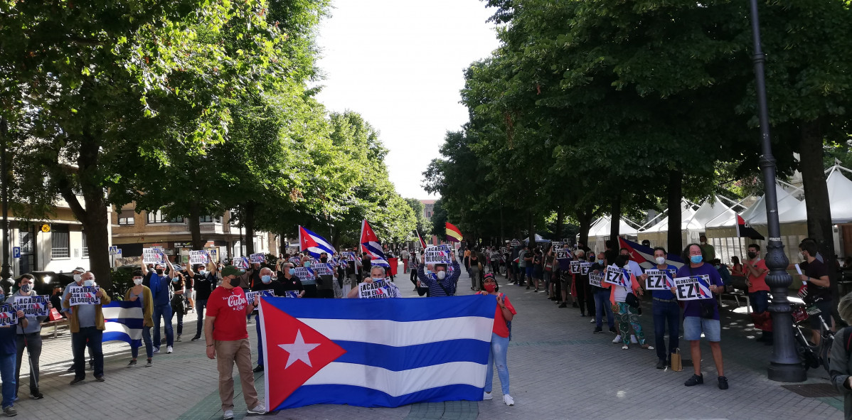 Concentració per reclamar la fi de l'bloqueig econòmic i comercial a Cuba