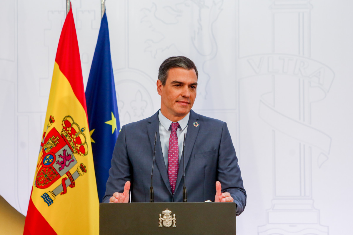 El president de Govern, Pedro Sánchez, compareix durant una roda de premsa per fer balanç de el curs polític, al Palau de la Moncloa, a 29 de juliol de 2021, a Madrid (Espanya). El cap de l'Executiu compareix aquest dijous per oferir el hab