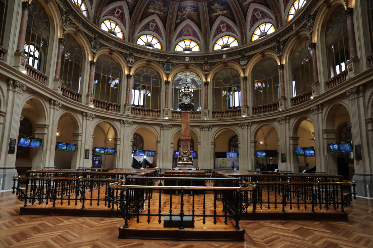 Una de les instal·lacions del Palau de la Borsa de Madrid amb panells de l'IBEX, a 27 de juliol de 2021, a Madrid, (Espanya).
