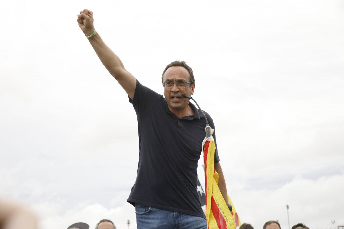 Archivo - El exconseller de la Generalitat, Josep Rull, a su salida de la cárcel de Lledoners tras recibir el indulto.