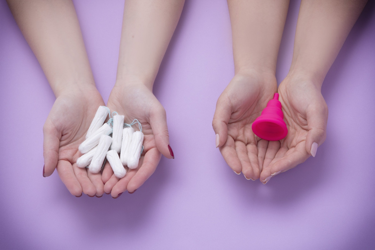 Arxiu - El 58,8% utilitza productes reutilitzables com la copa menstrual, compreses de tela o calcetes menstruals.