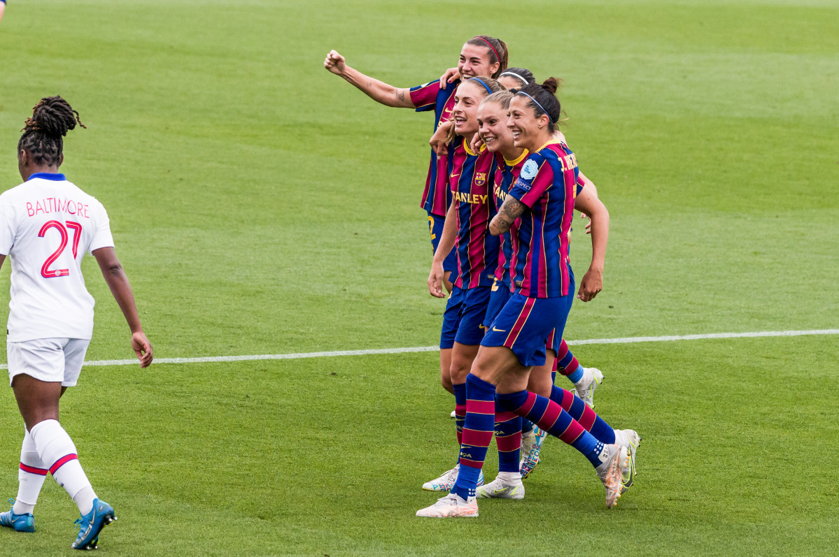 Arxiu - Lieke Martens, Jennifer Bell, Alexia Putellas i Patri Guijarro celebren un gol de l'FC Barcelona davant el PSG a les semifinals de la Lliga de Campions 2020-20221